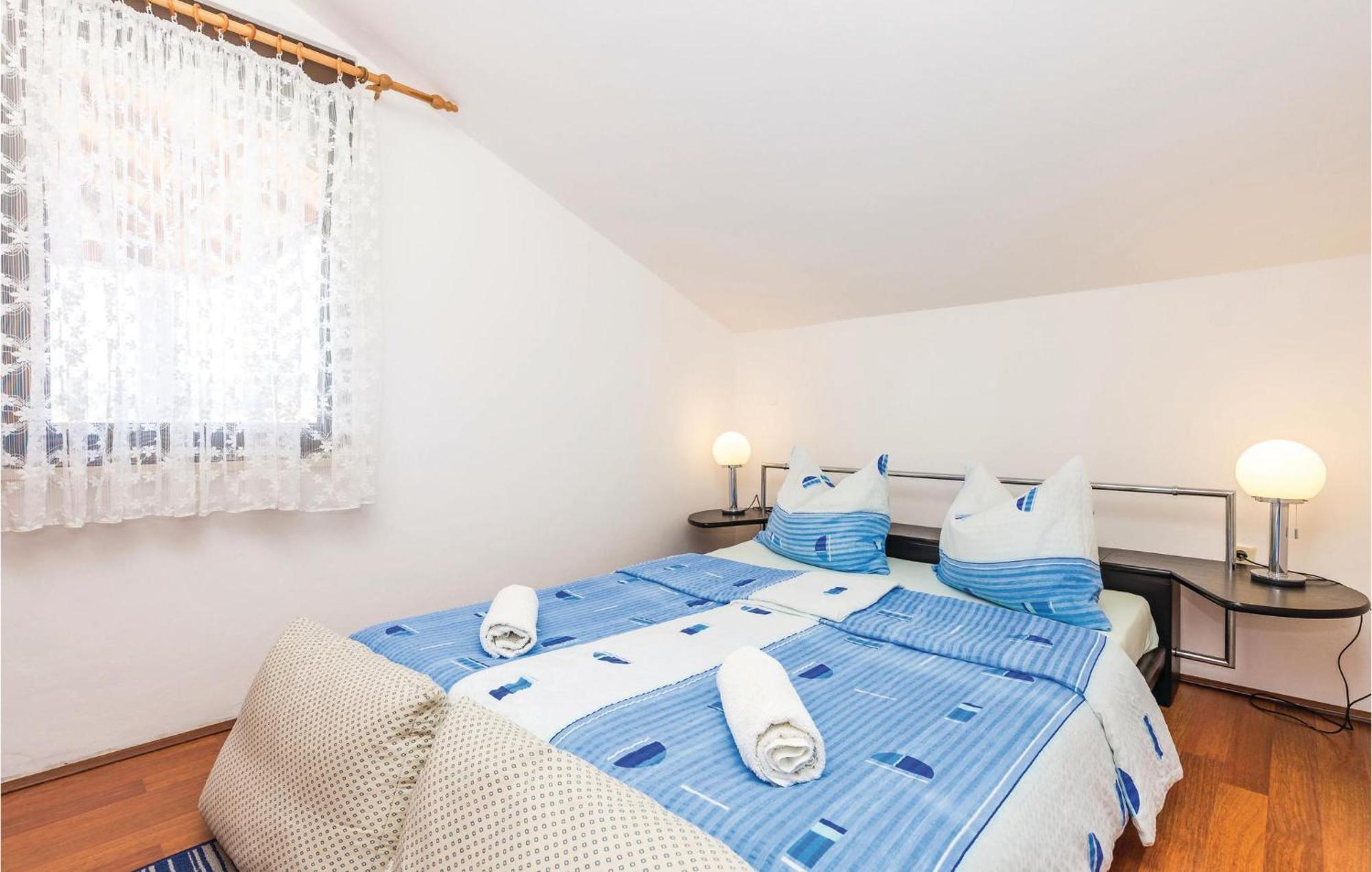 Lovely Apartment In Kampor With Kitchen Экстерьер фото