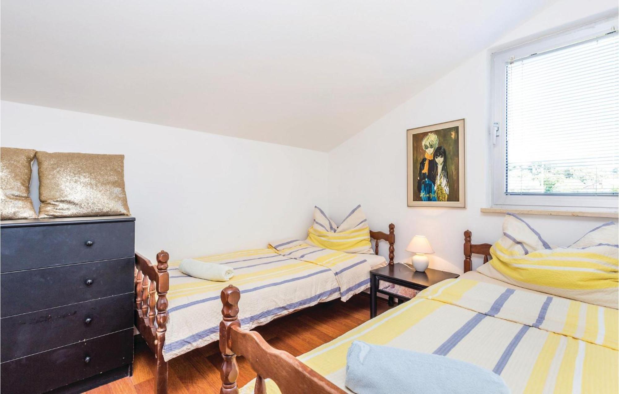 Lovely Apartment In Kampor With Kitchen Экстерьер фото